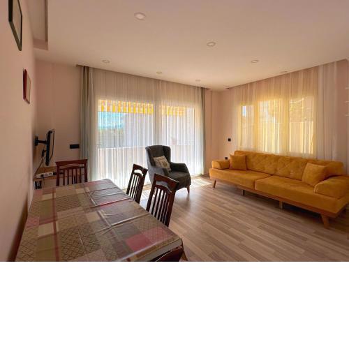 Evalacati - Stylish Flat Yellow