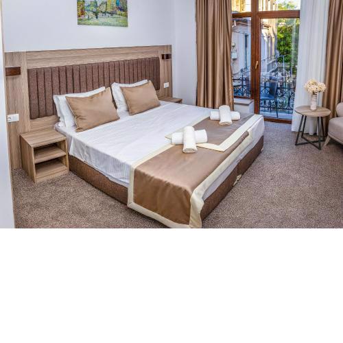 Evelin Deluxe House