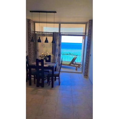 Evi's Infinity Sea View Apartment