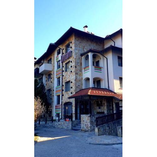 Exclusive two-floor 3-bedrooms apartment on the top floor