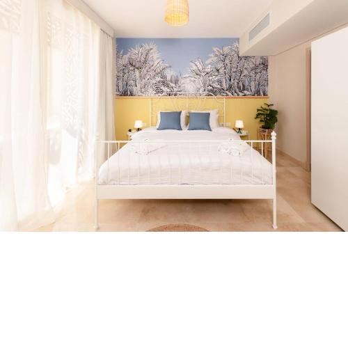 Exotic 1BDR w Outdoor Terrace Pool & Beach Access