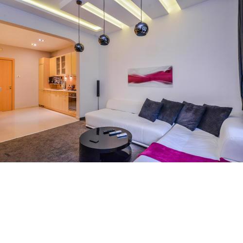 Extravaganzzo - Super Central One Bedroom Modern Apartment