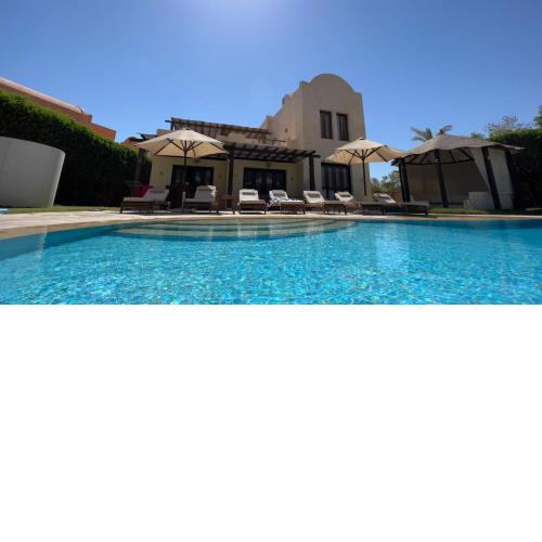 Extremely Private Villa with Optional Pool Heating