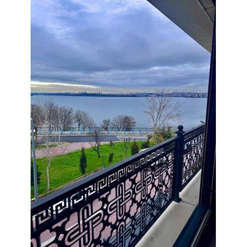 Ezkar Bathonea Art Istanbul
