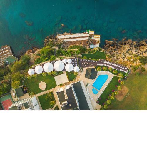 Falcon Hotel