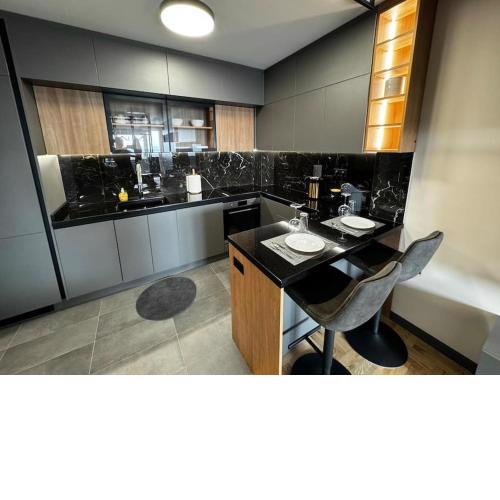 Family and Business apartment with free street parking