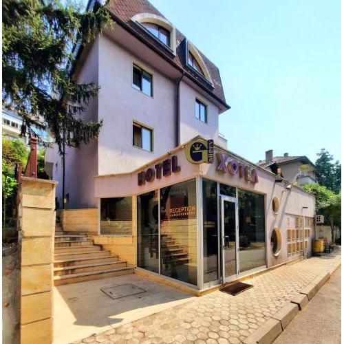 Family Art Hotel Gallery