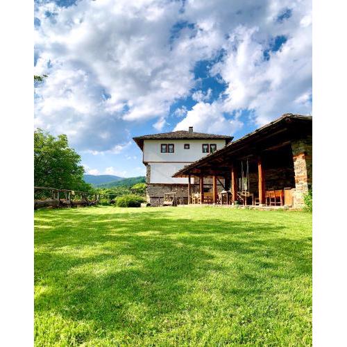 Family Hotel Byalata Kashta