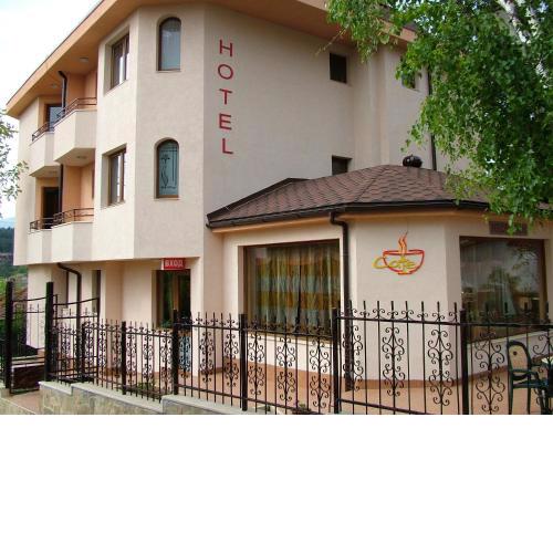 Family Hotel Emaly 1