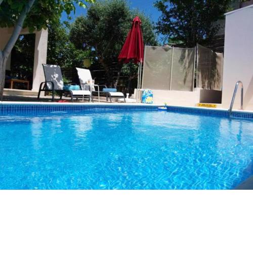 Family House with Pool in Kritou Tera