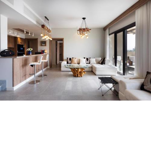 Fanadir Marina Front Penthouse with Pool