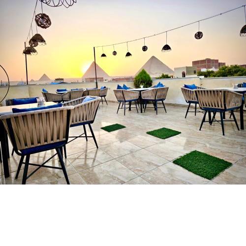 Farsha Pyramids Inn