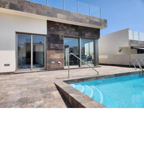 Fee4Me Villa, Pool, Roofterrace & Relax