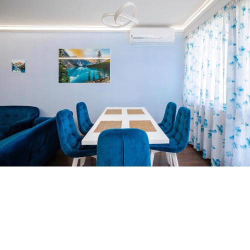 Feel at Home - Central 2BD Flat with Parking
