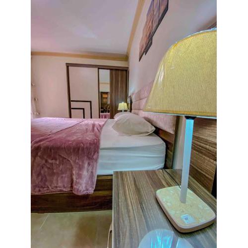 Feel like home 3BD residence with private garden شقه فندقيه بإمتياز مع حديقه خاصه في الرحاب الجديده