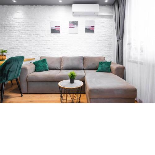 Feel Right at Home - Bright and Modern Apartment