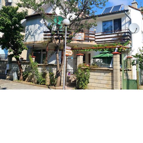 Fema Guest House