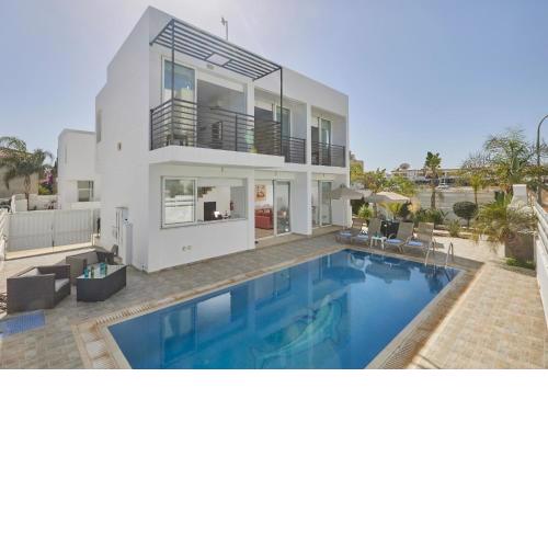 Ferienhaus in Paralimni mit geräumigem Garten