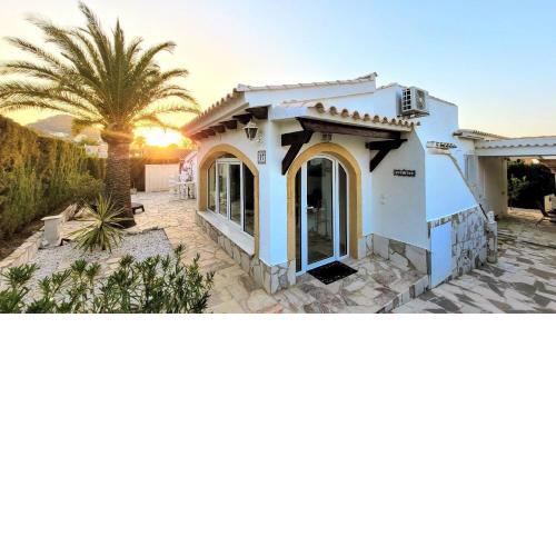 Ferienhaus mit Meerblick, Klimaanlagen, Heizung und schnellem Wlan, privater Parkplatz