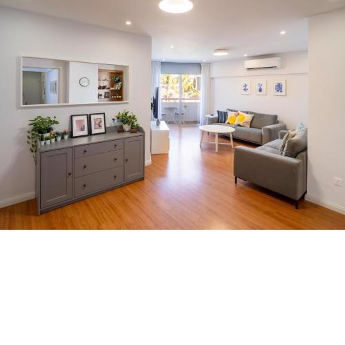 Finikoudes 3 Bedroom Seaview Flat
