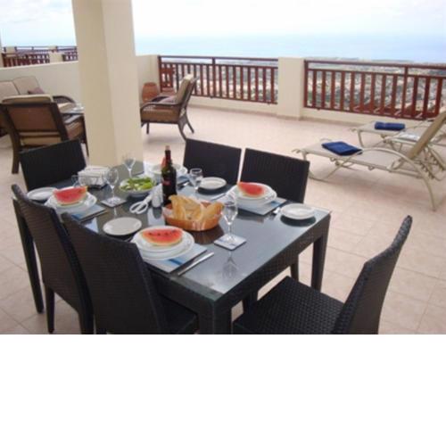 First floor 2 bedroom apartment, large balcony, amazing sea views, communal pool
