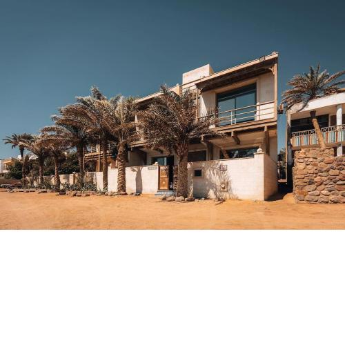 First line chalet with panoramic sea view balcony