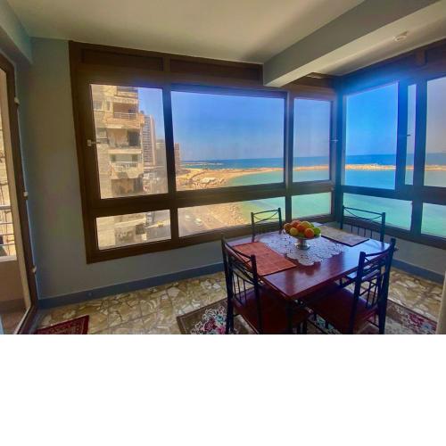 First Row Spacious Seaview Apartment