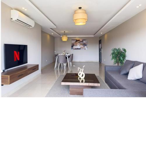 Flattering 2BDR - 5 min to Airport