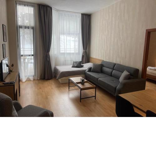 Flora Hotel Apartment 103
