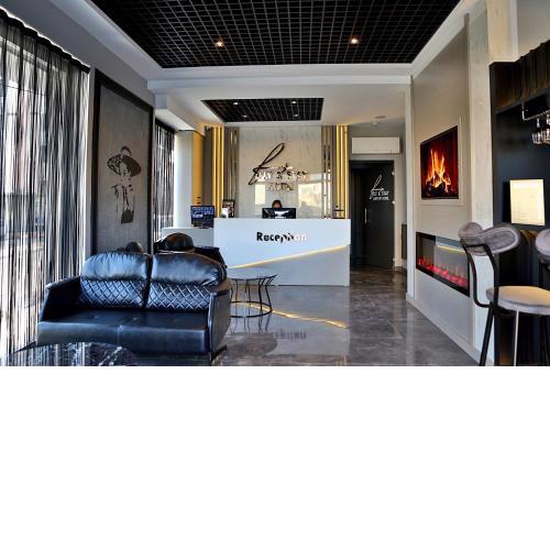 Fly And Stay Airport Hotel