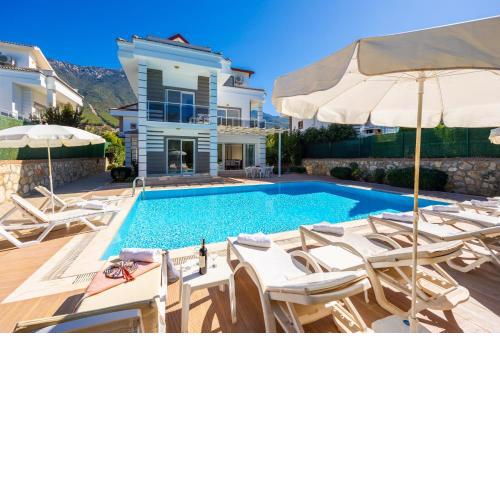 Four Seasons Villa