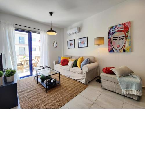 Frida's Cozy Two Bedroom Apt