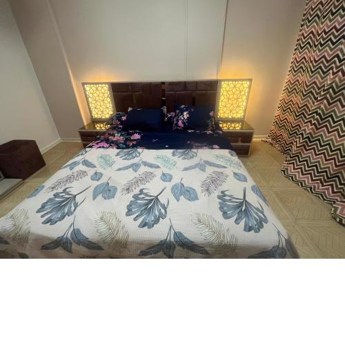 شقه مفروشه فرش فندقى فاخر غرفتين مكيفه بالكامل بجوار فندق راديسون بالقرب من مطار القاهره Fully furnished flat in Heliopolis Sheraton district closed Raddison blue hotel and Cairo Airport