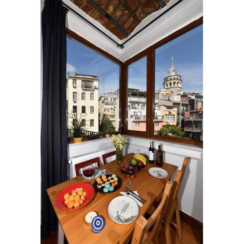 Galata Tower Is Almost In Your Bedroom And In The Balconies Rooftop Terrace with Golden Horn View
