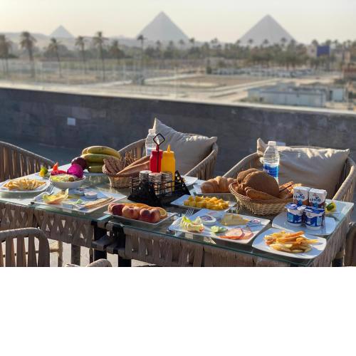 Galleria Pyramids view inn