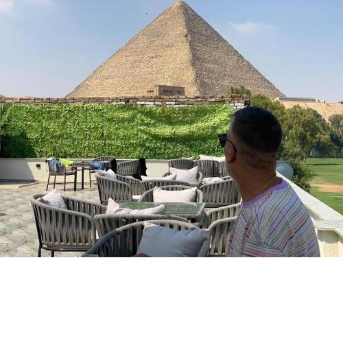garden pyramid view