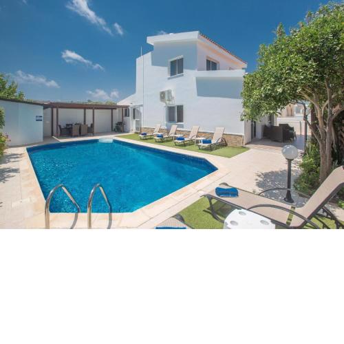 Geräumige Villa mit 3 Schlafzimmern und Pool in Protaras