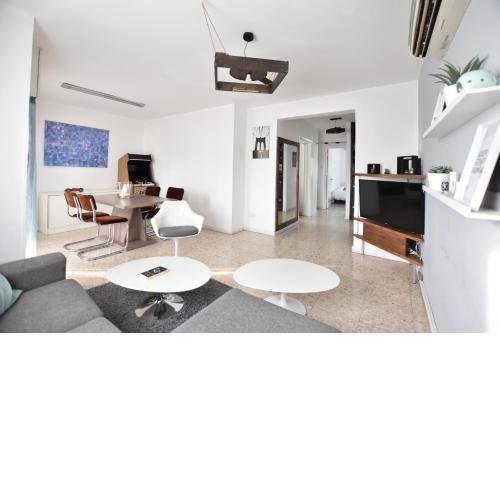 Glabur Stays - The Cozy 2 BDR - Nicosia City, Free Parking & Wifi, Welcomes You!!!