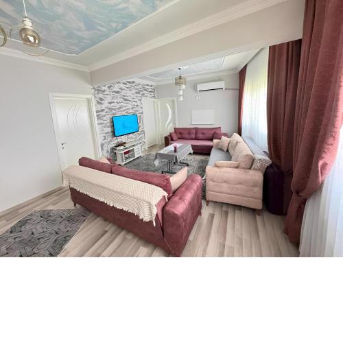 Gökçen Home