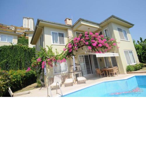 Gold City Private Pool Villa 3+1 with Free AquaPark