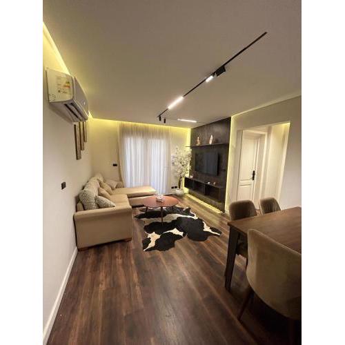 Golden Gate Luxury Apartments - B12