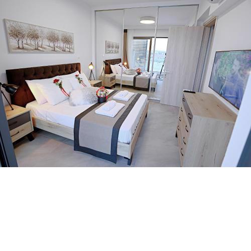 Golden Tree Apartment