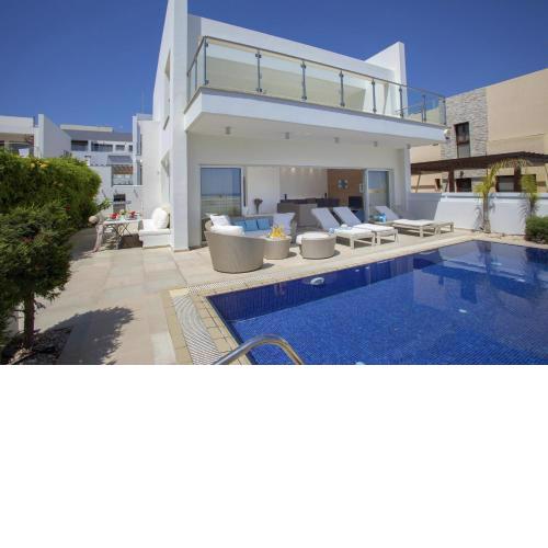 Goodness Villa offers Magnificent Coastal Views