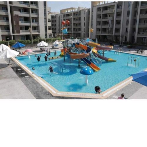 للإيجار الشهري الشتوي بقرية جراند هيلز الساحل الشمالي Grand Hills North Coast كود E45