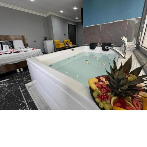 Grand Lara Hotel & Apartments