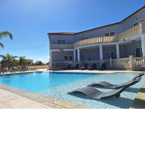 Grand villa Lynn seaview Ayia Napa