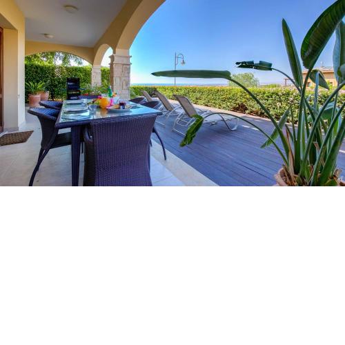 Ground floor Apartment Anthos with Beautiful Sea Views on Aphrodite Hills Resort