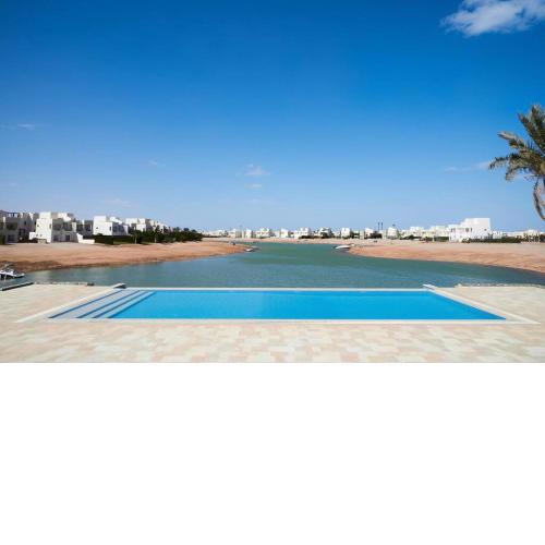 Ground floor two bedrooms in Joubal Lagoon with direct pool access and view