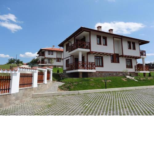 Guest House Ivanini Houses