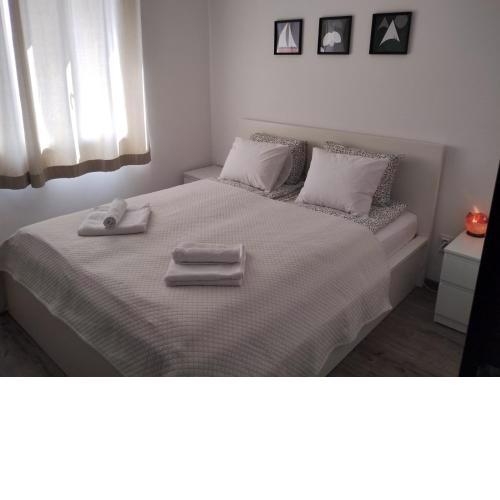 Happy Apartment & Free Breakfast - Mladost